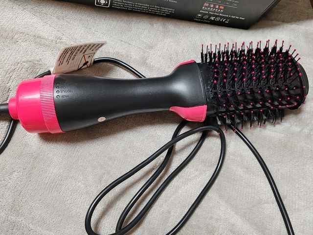 Secador y cepillo moldeador de pelo