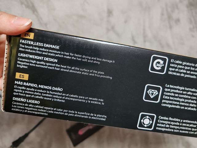 Secador y cepillo moldeador de pelo