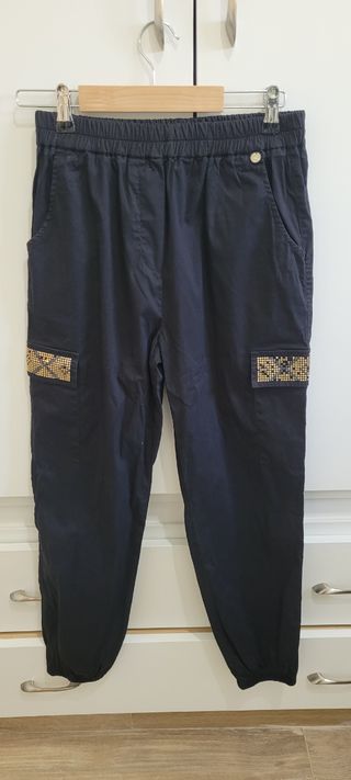 Pantaloni cargo neri con dettagli
