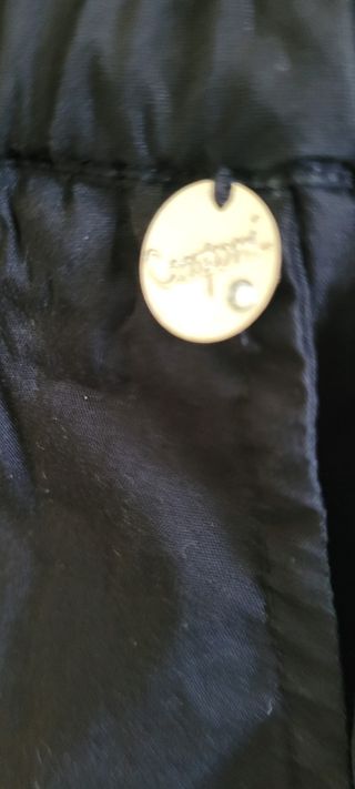 Pantaloni cargo neri con dettagli