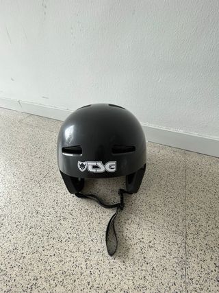 Casco skate/scooter negro