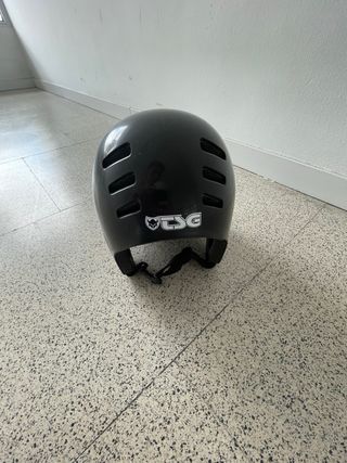 Casco skate/scooter negro