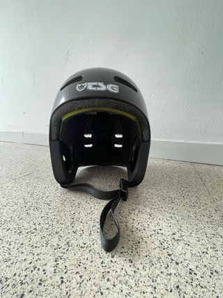Casco skate/scooter negro