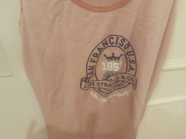 Camiseta Levi's rosa tirantes