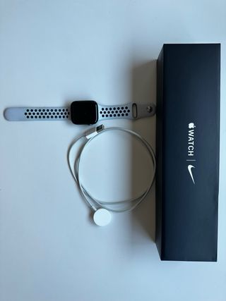 Apple Watch Series 5 Nike LTE 44mm Gris