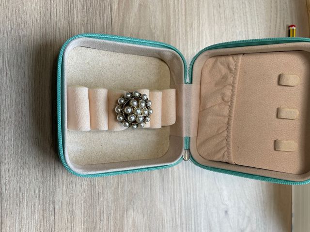 Anillo de perlas dorado