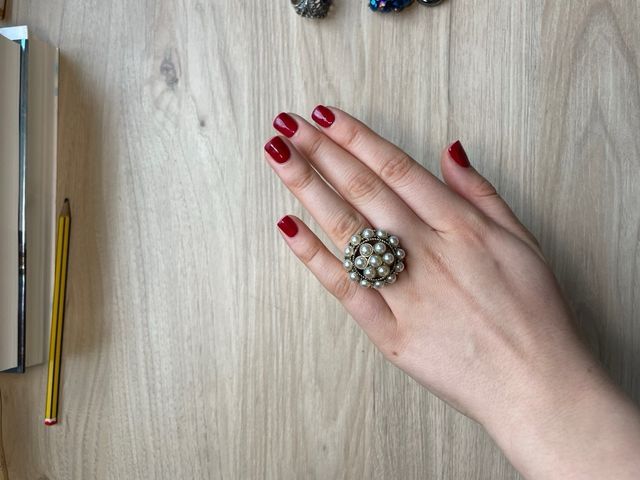 Anillo de perlas dorado