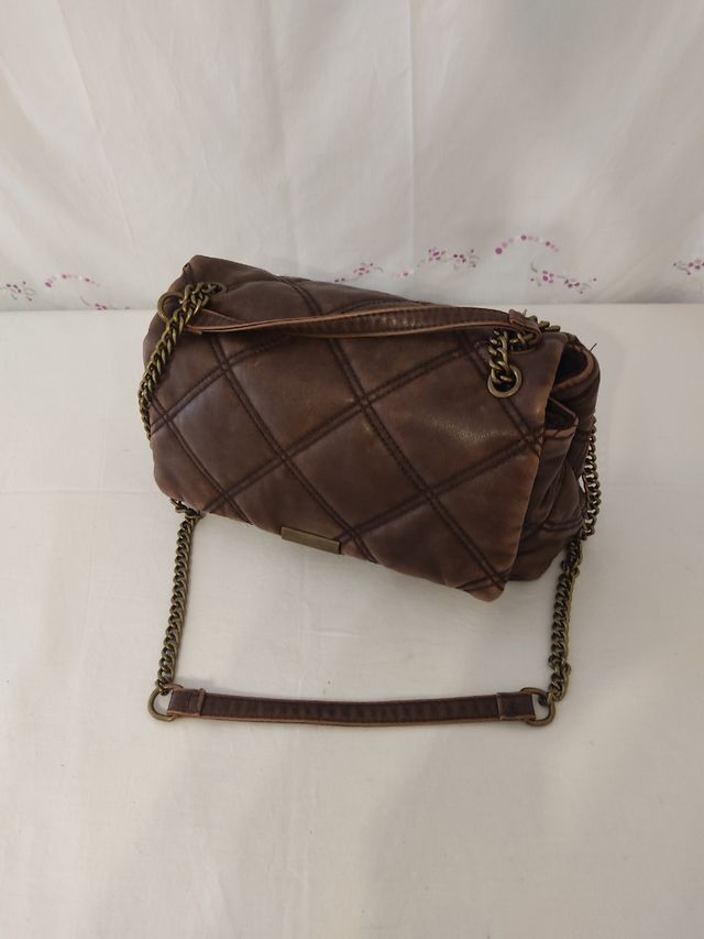 Bolso bandolera marrón acolchado