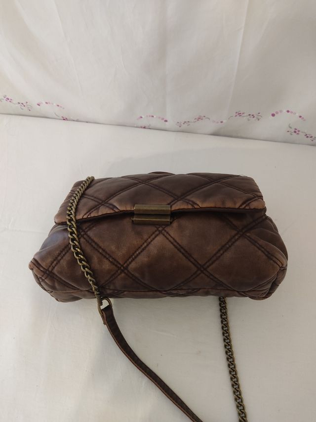 Bolso bandolera marrón acolchado