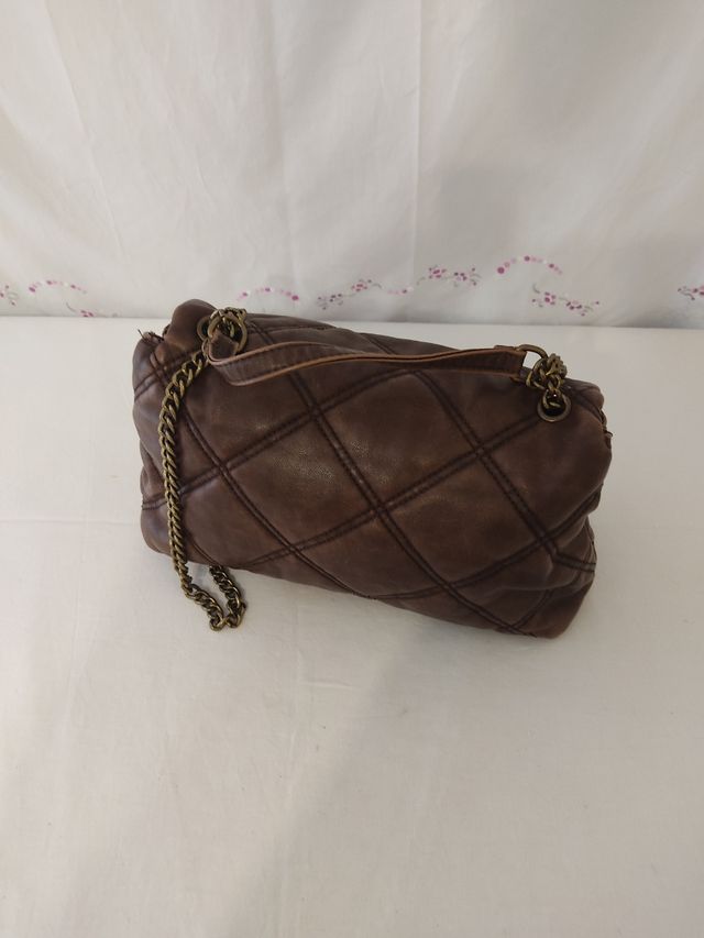 Bolso bandolera marrón acolchado