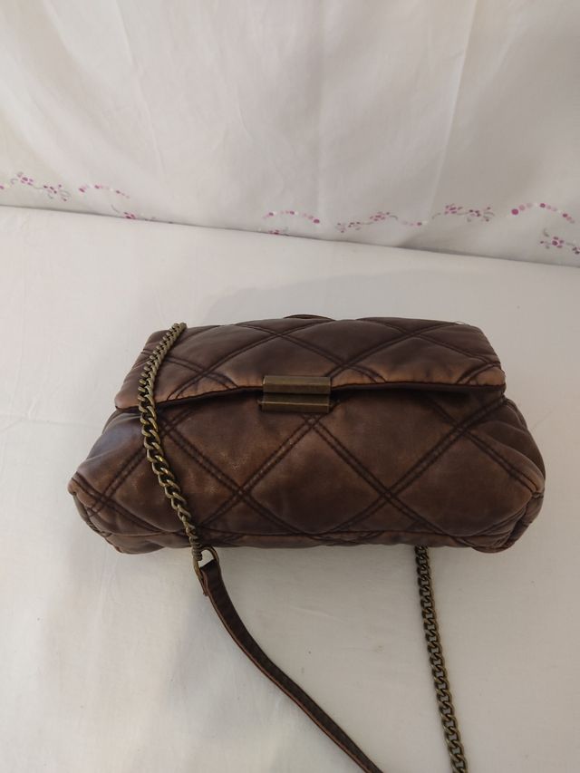 Bolso bandolera marrón acolchado