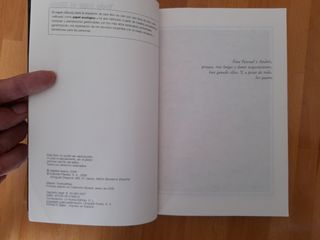 Todo Bajo el Cielo firmado por la autora

