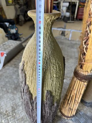 Jarrón y macetero de madera estilo rústico