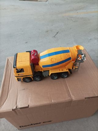 Excavadora y camión de juguete