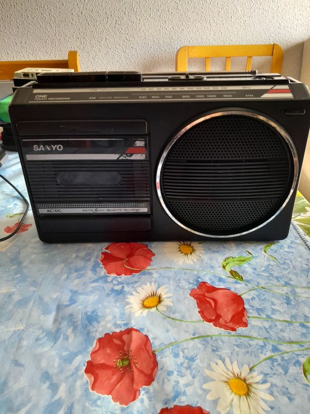 Radiocasete Sanyo vintage
