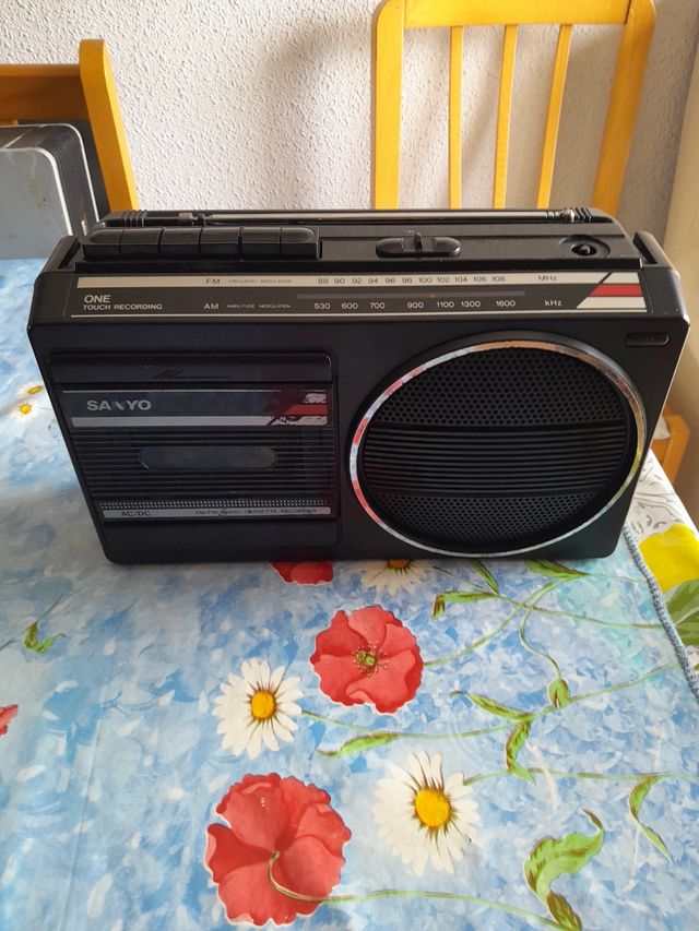 Radiocasete Sanyo vintage