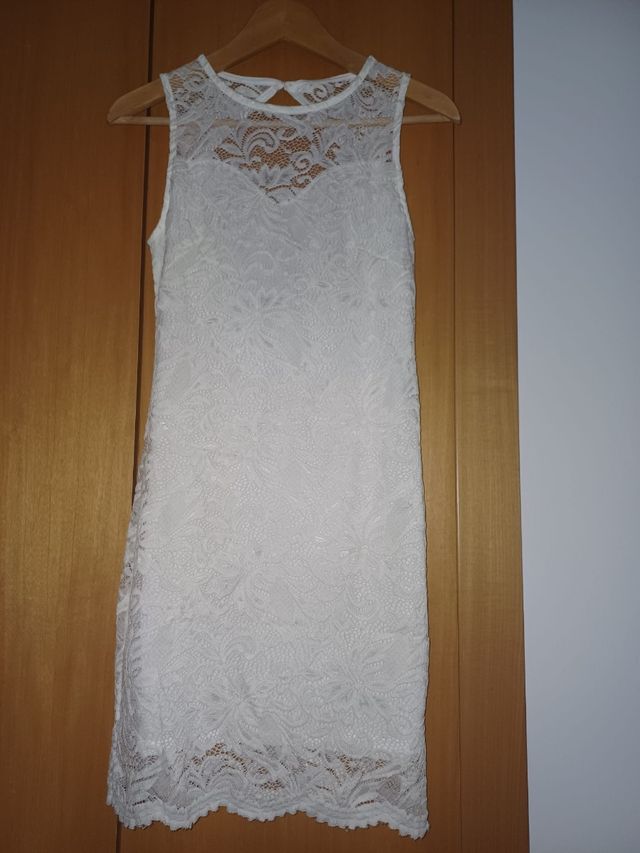 Abito bianco in pizzo