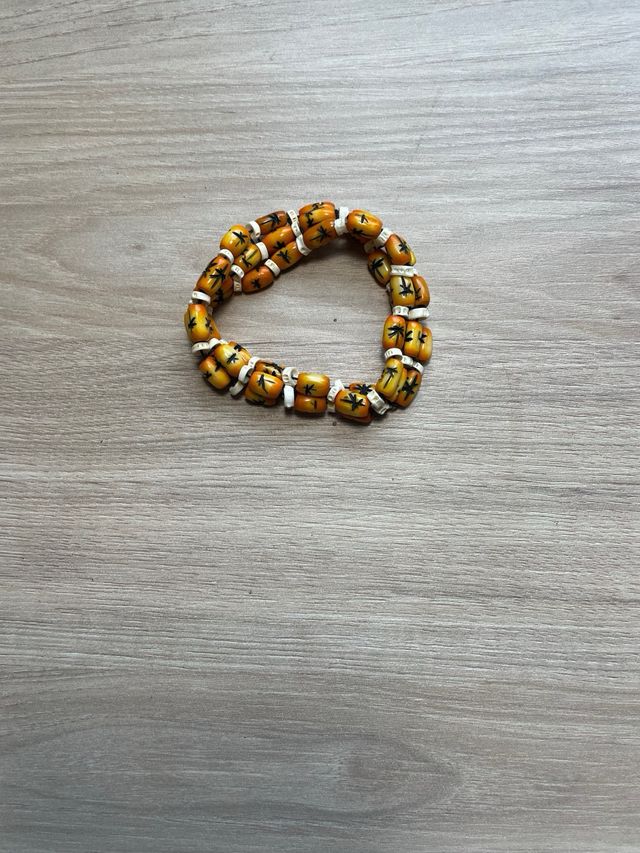 3 Pulseras: Rosa, Marrón, Amarilla