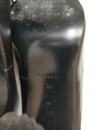 Salones negros Uterqüe