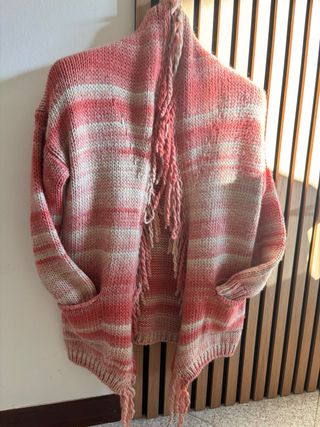 Cappotto lavorato a maglia rosa