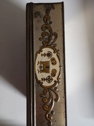 Caja vintage metal marrón