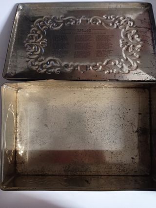 Caja vintage metal marrón