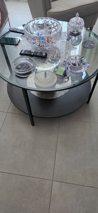 Aparador madera marrón y mesita de salon como nuev