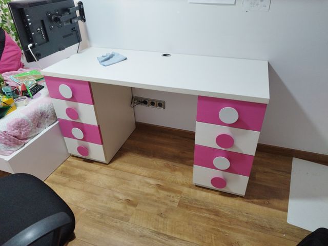 Escritorio juvenil + cama + armario + Mesita