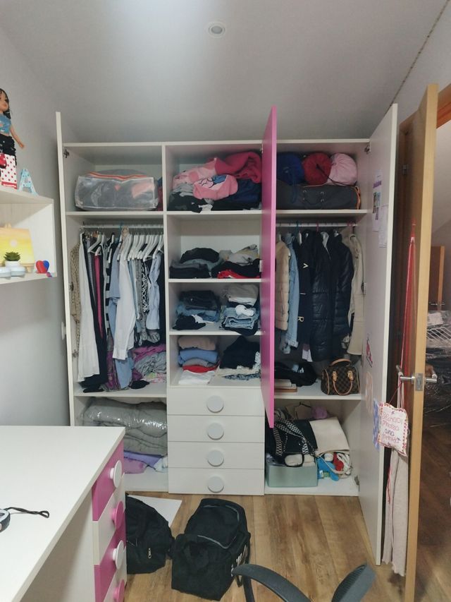 Escritorio juvenil + cama + armario + Mesita