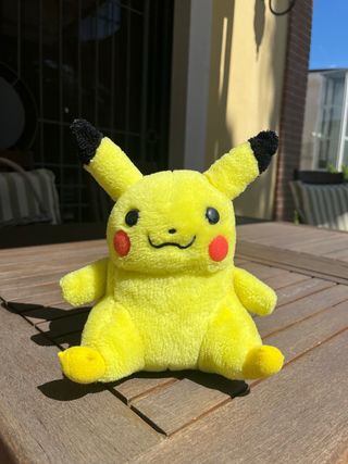 Peluche pupazzo Pikachu dei Pokémon