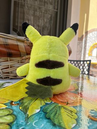 Peluche pupazzo Pikachu dei Pokémon