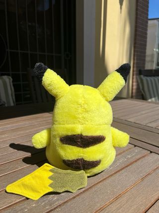 Peluche pupazzo Pikachu dei Pokémon