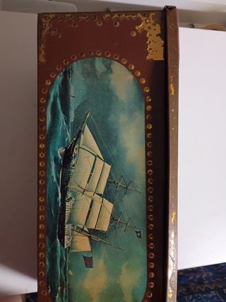 Caja metálica vintage barco Leer