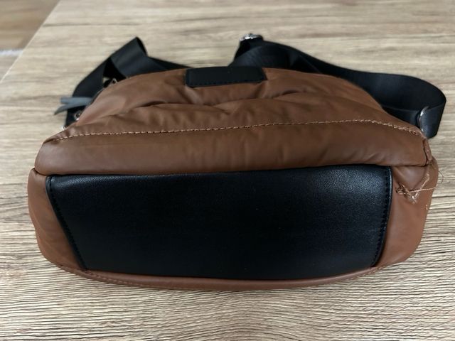 Bolso bandolera marrón acolchado