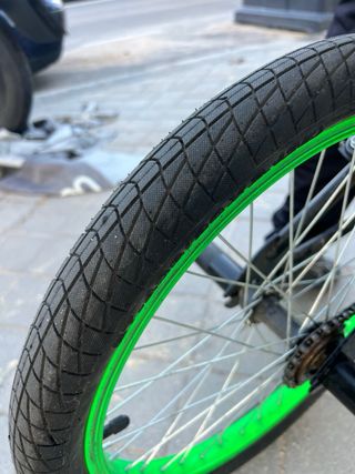 BMX 20" negra y verde lima