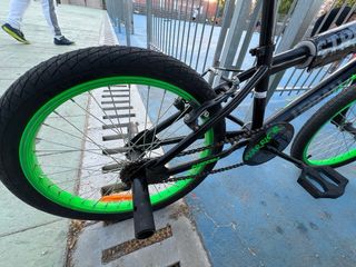 BMX 20" negra y verde lima
