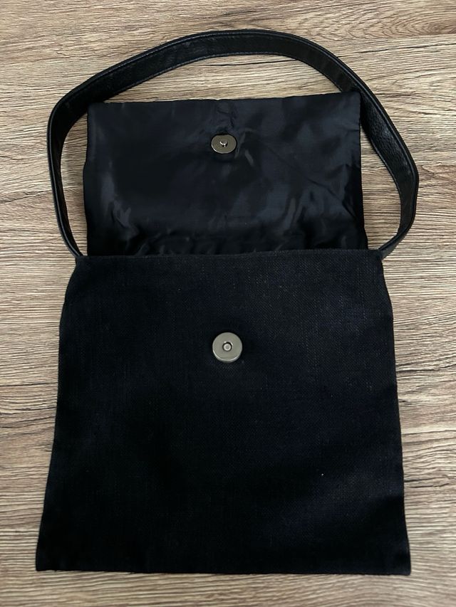 Bolso negro con detalles