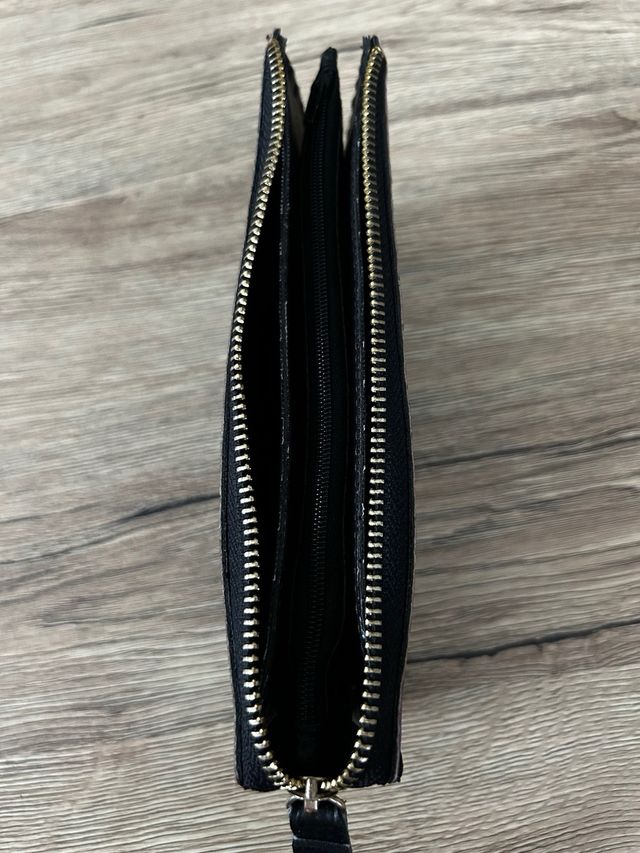 Monedero azul y negro