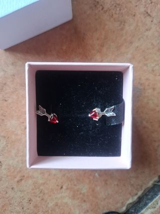 Pendientes Pandora flecha rojos