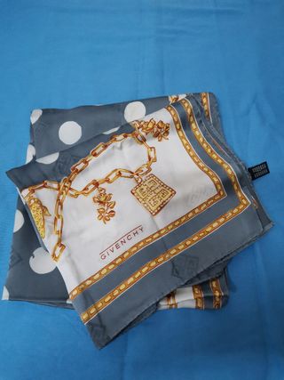Pañuelo GIVENCHY seda gris blanco