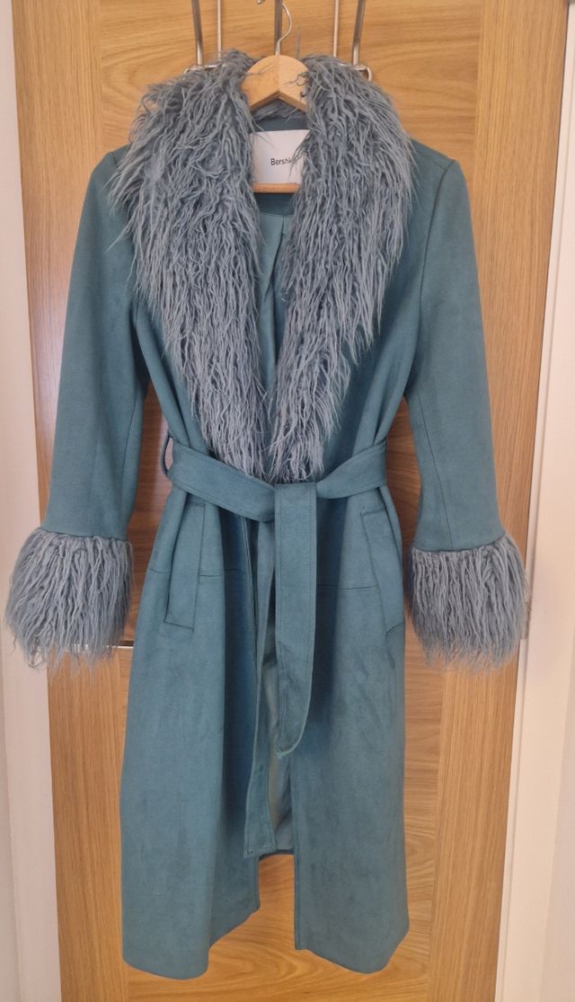 Abrigo Bershka pelo sintético