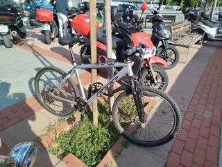 Bicicleta de montaña FELT Q200
