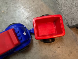 Correpasillos rojo y azul