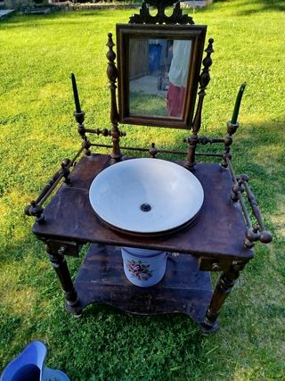 Lavamanos antiguo en perfecto estado