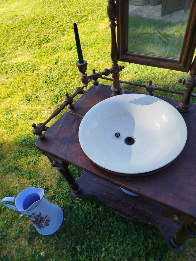 Lavamanos antiguo en perfecto estado