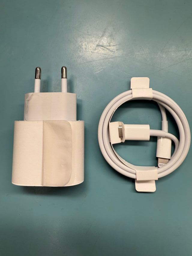 Apple Alimentatore 20W + Cavo USBC Lightning 1mt