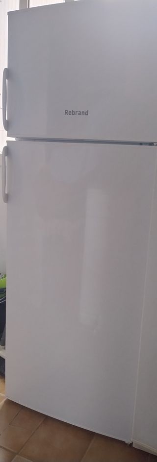 Nevera pequeña, casi nueva