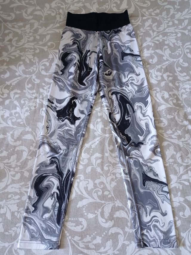 Leggings Nike grises y negras