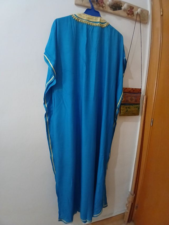 Caftán marroquí azul y dorado