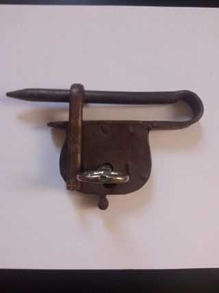 Candado antiguo de forja